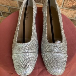 Vaneli Silver Flats